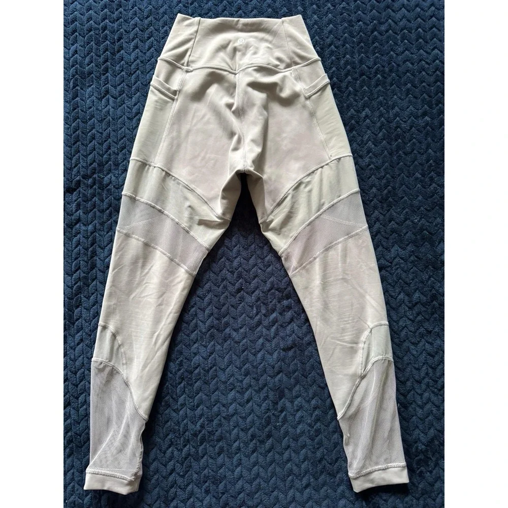 Lululemon Women's Forget The Sweat Tight Mesh Insert Pockets‎ Size 8